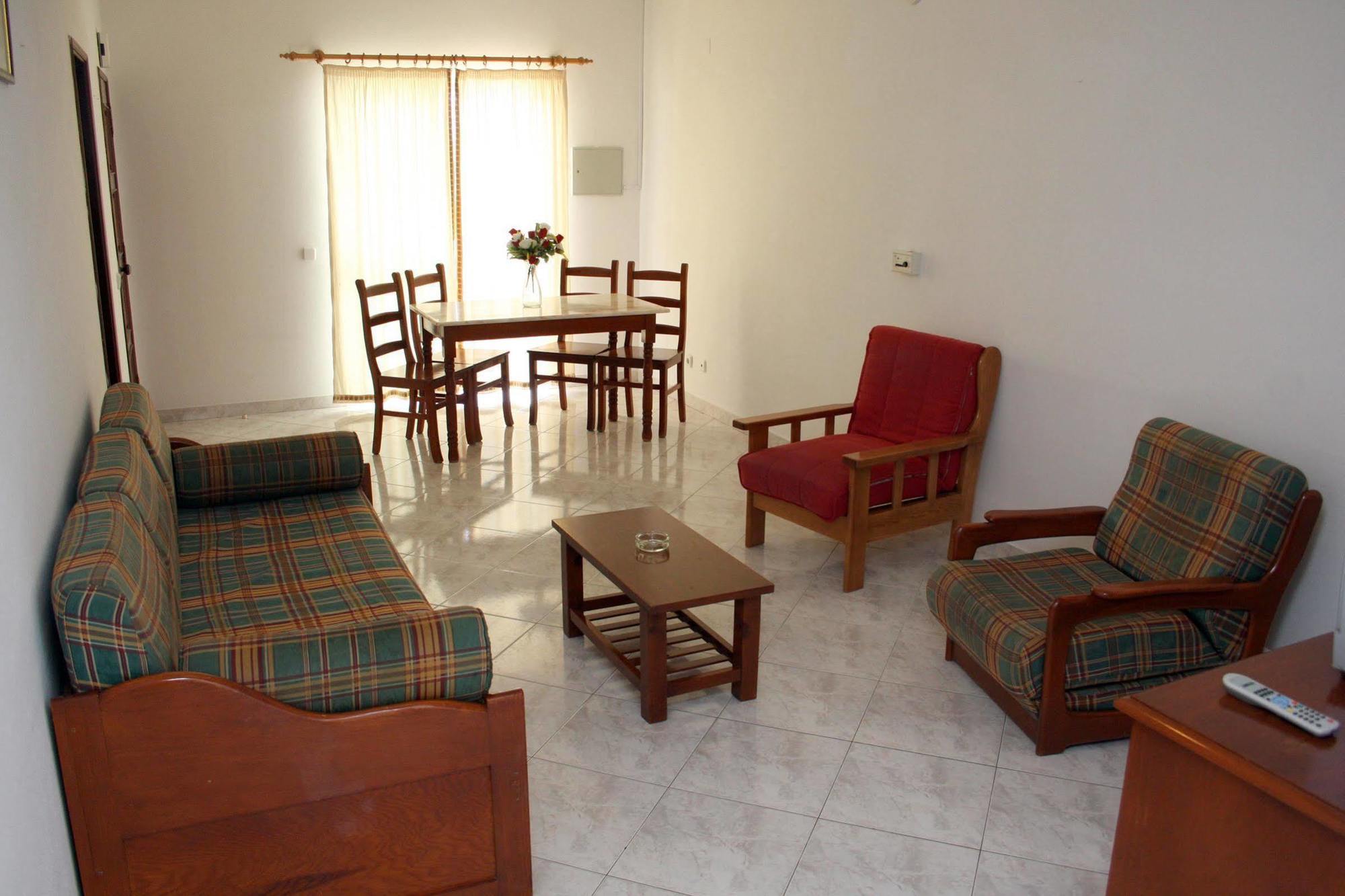 Kings Apartments Куартейра Екстериор снимка